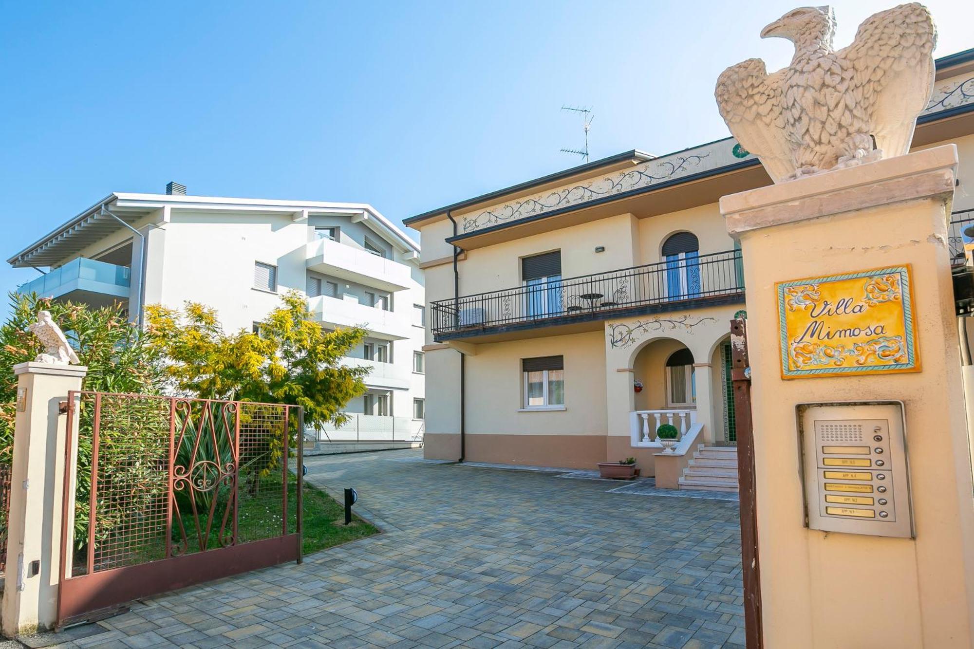 Villa Mimosa - Appartamento 1 Desenzano del Garda Exterior foto