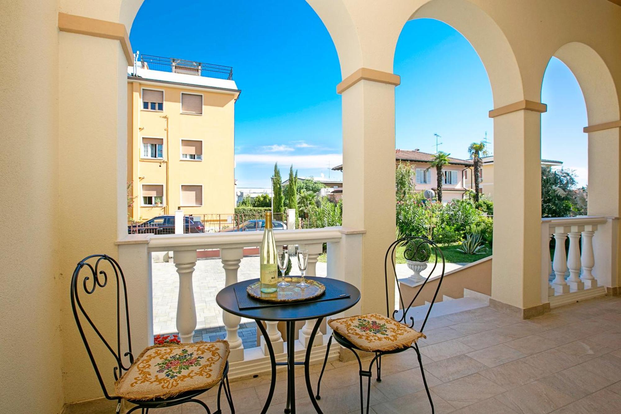 Villa Mimosa - Appartamento 1 Desenzano del Garda Exterior foto